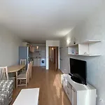 Rutland C8 Two Bedroom דירה רבדה