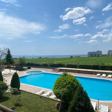 Rutland C8 Two Bedroom Апартамент *